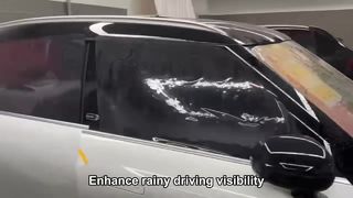 Le film de voiture change de couleur avec l'eau.